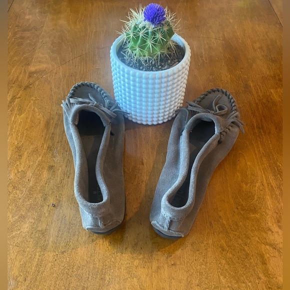 Minnetonka Gray Moccasins size 10 - Picture 2 of 4